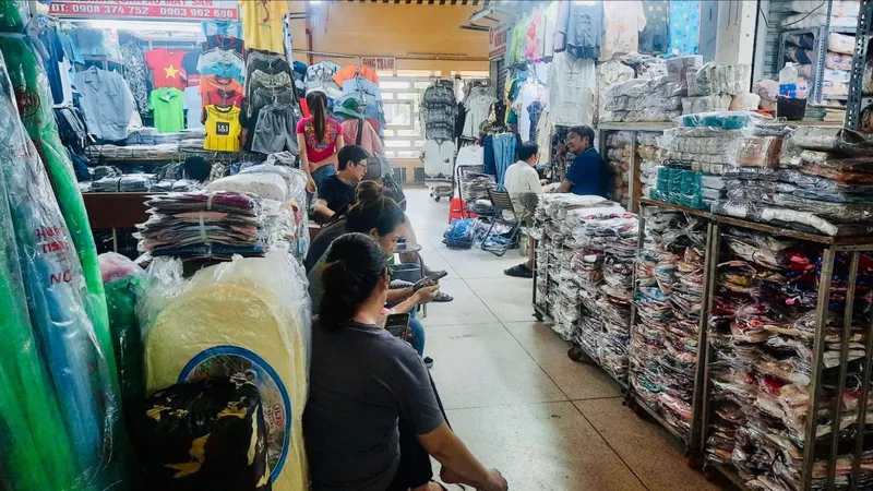 Tìm lối thoát cho chợ truyền thống