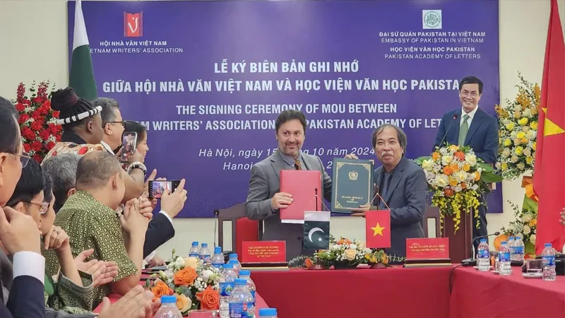 Truyện Kiều và Nhật ký trong tù sẽ được dịch ra tiếng Urdu