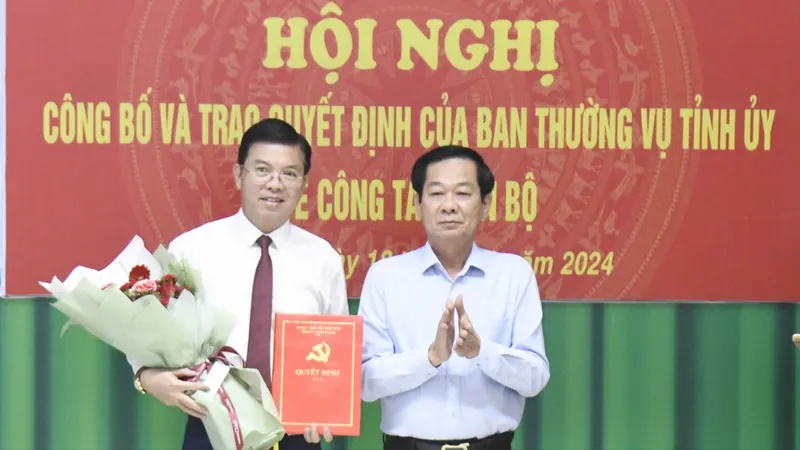 Phó Chủ tịch UBND tỉnh Kiên Giang Nguyễn Lưu Trung giữ chức Bí thư Thành ủy Hà Tiên