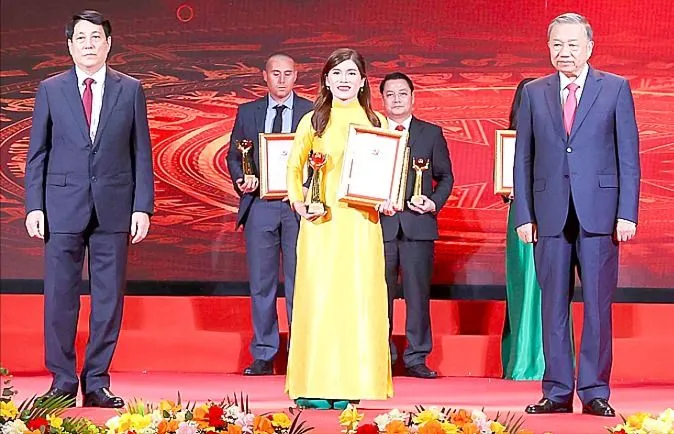 Trao giải Cuộc thi chính luận về bảo vệ nền tảng tư tưởng của Đảng lần thứ 4 năm 2024
