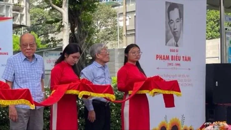 Đặt tượng Giáo sư Phạm Biểu Tâm và Giáo sư Trương Công Trung tại Đại học Y - Dược TPHCM