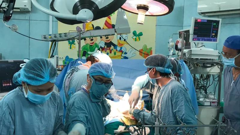 Một ca phẫu thuật tại Bệnh viện Nhi đồng 2