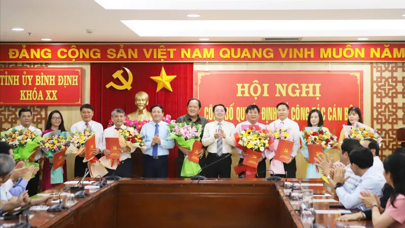 Bình Định điều động, luân chuyển nhiều lãnh đạo chủ chốt