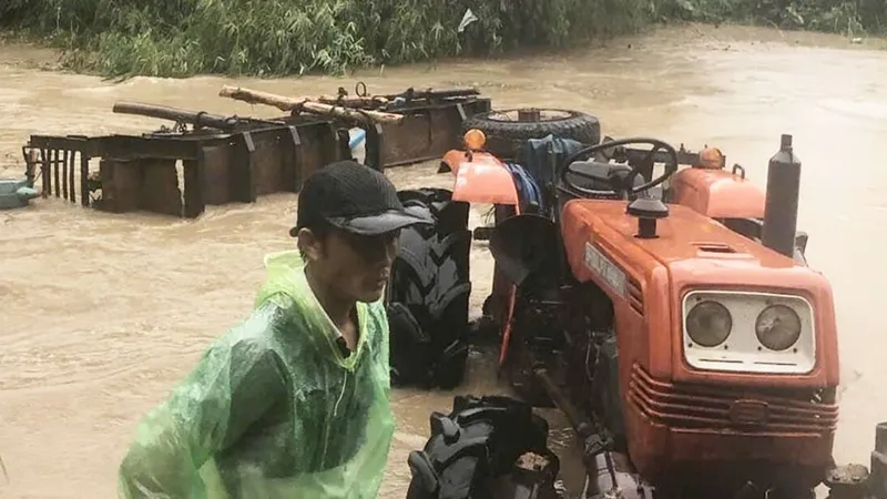 Phú Yên: Nước lũ cuốn trôi một nông dân khi qua suối
