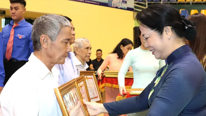 Quận Phú Nhuận tri ân cán bộ khu phố, tổ dân phố có nhiều cống hiến cho địa phương