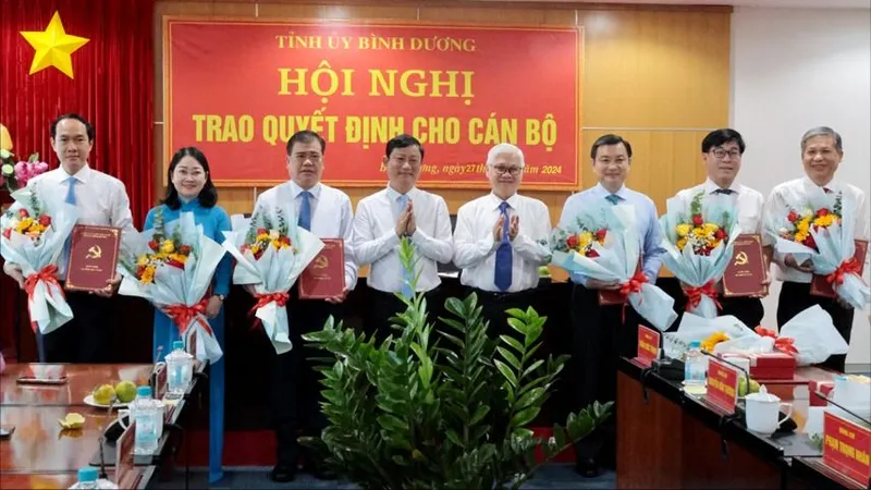 Bình Dương: Trao quyết định điều động, bổ nhiệm cán bộ