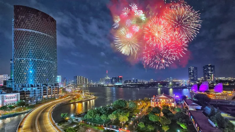 Tối nay, TPHCM bắn pháo hoa 3 điểm cùng 2 nhạc hội lớn đón năm mới 2025