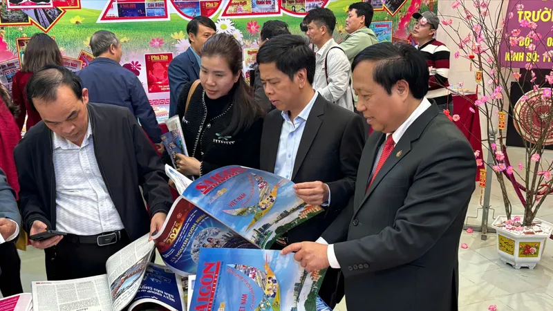 Ấn phẩm Xuân SGGP Xuân Ất Tỵ-2025 giới thiệu tại Hội Báo Xuân Quảng Trị