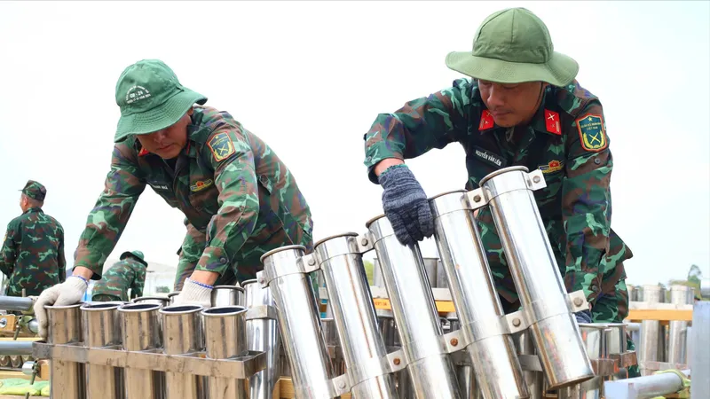 Cần Thơ: Bắn pháo hoa tầm cao trên sông trong đêm giao thừa