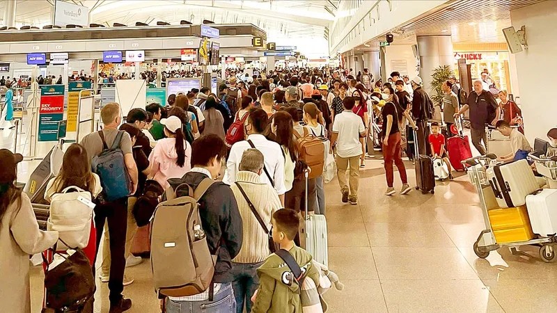 Trở lại làm việc sau tết: Có đường cao tốc nhưng giao thông vẫn hết sức căng thẳng