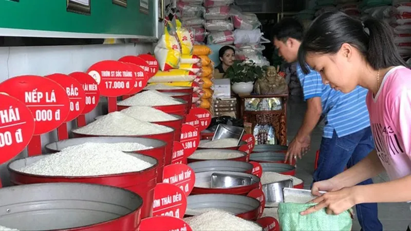 Giá gạo xuất khẩu Việt Nam thấp nhất thế giới, giá trong nước vẫn cao