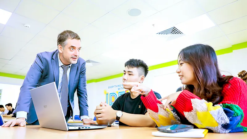 “Trải thảm đỏ” thu hút giáo sư, chuyên gia đầu ngành