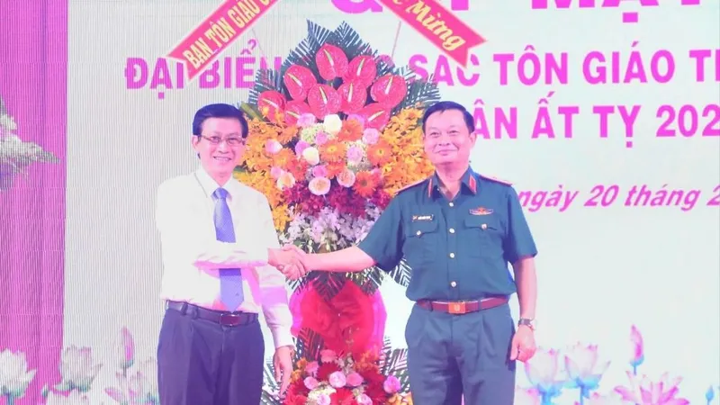 Đại diện Bộ Tôn giáo và Dân tộc chúc mừng buổi gặp mặt