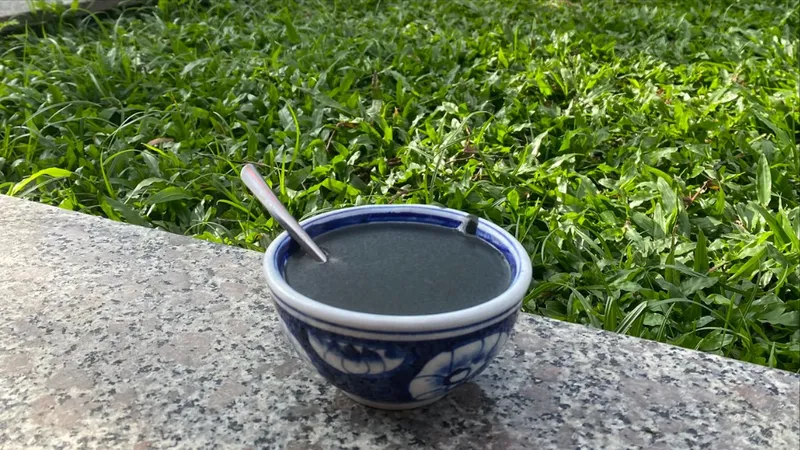 Chè mè đen phố Hội