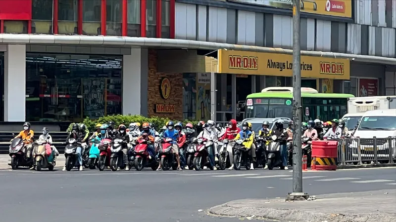 TPHCM tiếp tục nắng nóng kéo dài, khả năng trên 38 độ C