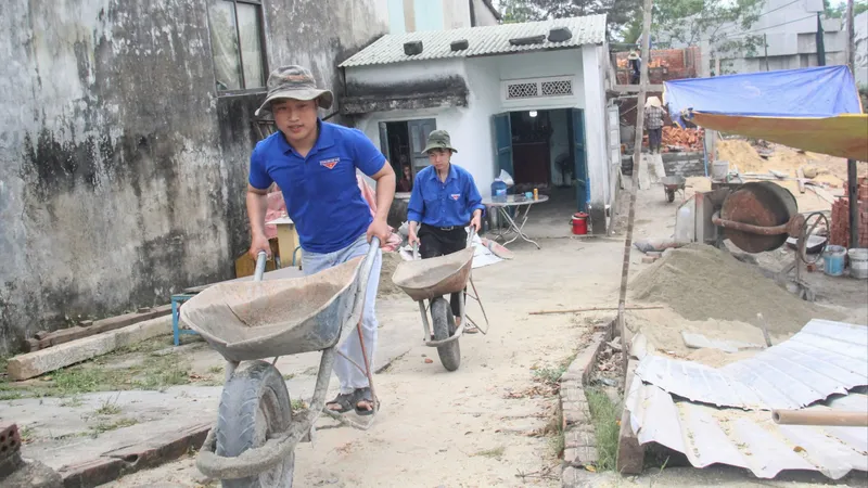 Góp sức trẻ giúp người dân an cư