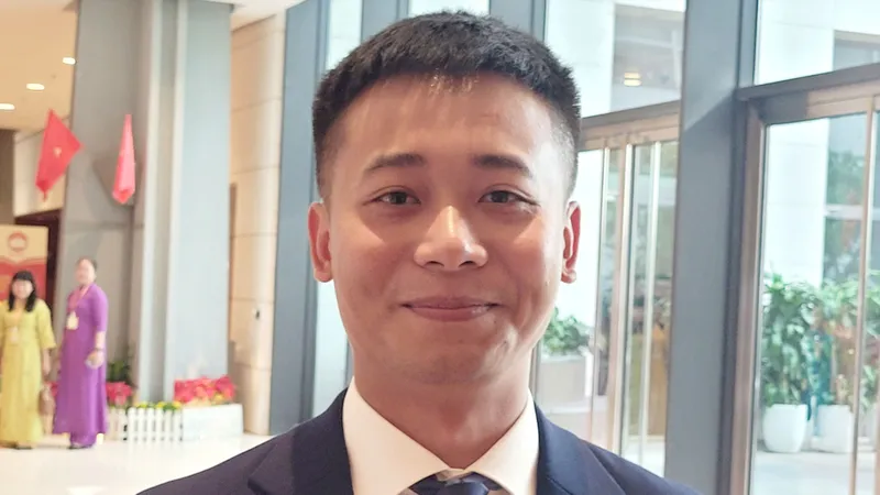 Cộng đồng mạng “tiếc” cho Quang Linh Vlogs bị khởi tố, thôi Ủy viên Mặt trận