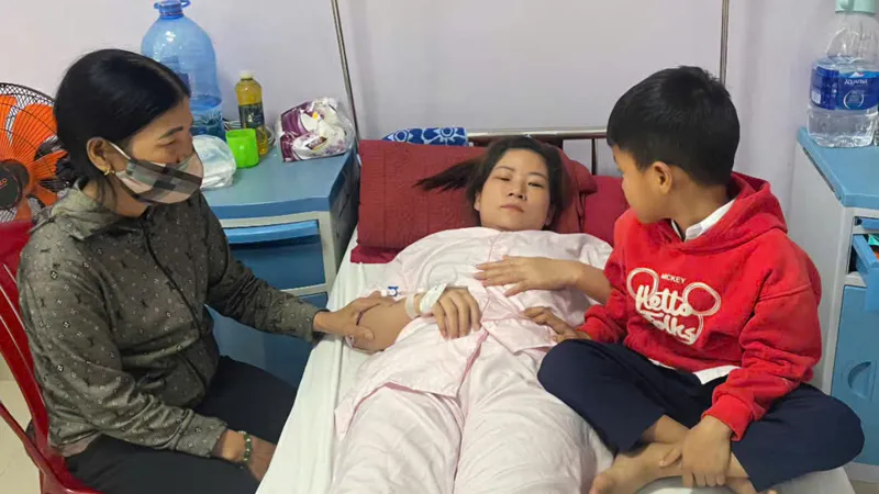 Xót xa mẹ đơn thân mắc trọng bệnh