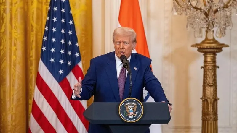 Tổng thống Mỹ Donald Trump ký sắc lệnh nới lỏng quy định xuất khẩu thiết bị quân sự