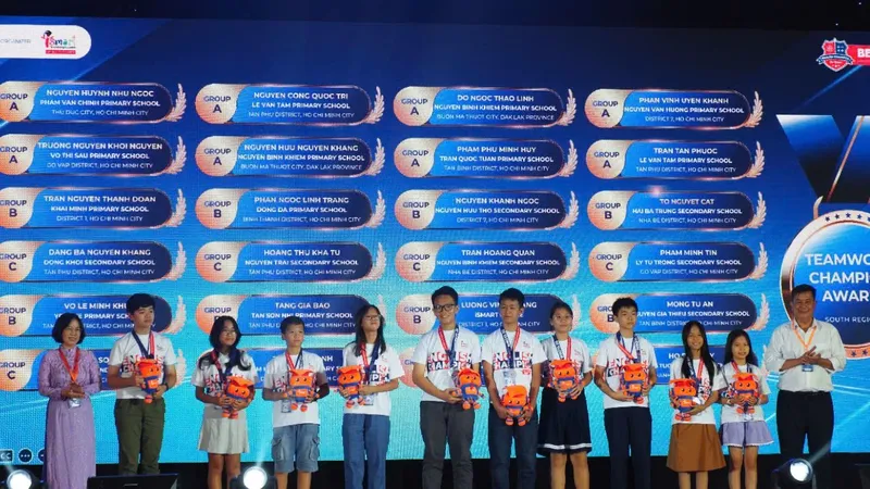 Học sinh cả nước tranh tài phản biện các vấn đề xã hội bằng tiếng Anh