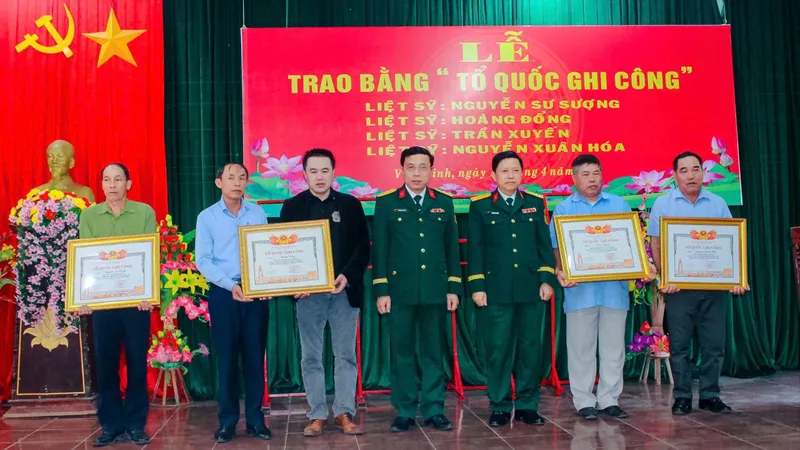 Trao bằng Tổ quốc ghi công 4 liệt sĩ ở Quảng Trị