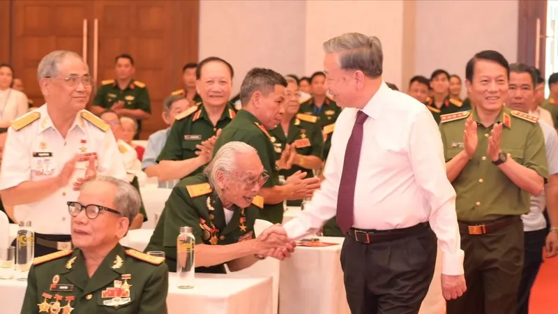 Tổng Bí thư Tô Lâm gặp mặt các tướng lĩnh tham gia Chiến dịch Hồ Chí Minh