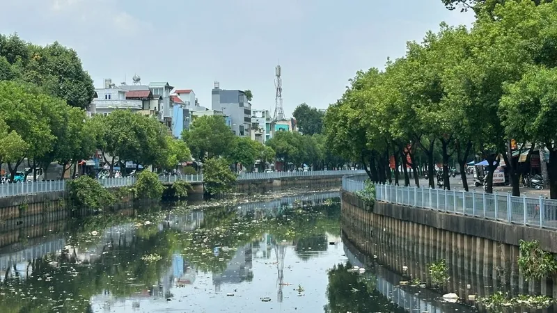 Họp bàn chọn đơn vị khác thực hiện công tác vớt rác kênh Nhiêu Lộc - Thị Nghè