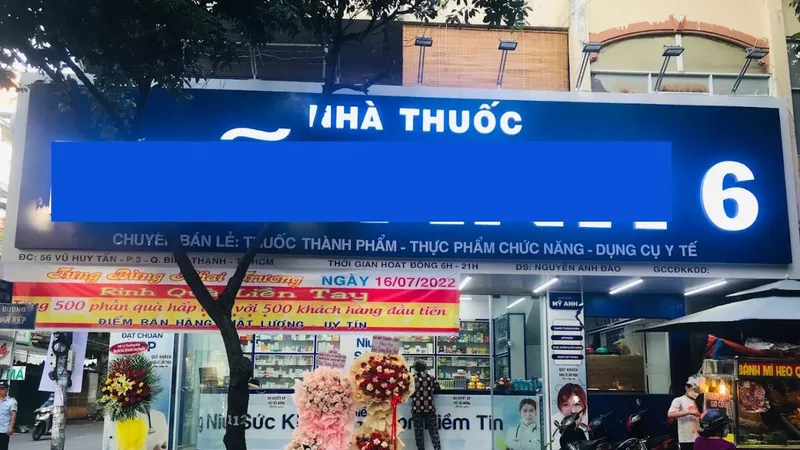 Hộ kinh doanh nhà thuốc M.A. 6 bị lực lượng chức năng phát hiện bán sữa giả