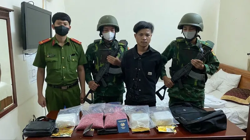 Bắt đối tượng vận chuyển 40.000 viên ma túy tổng hợp và 3kg ma túy đá