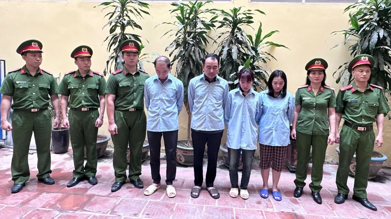 Khởi tố một Bí thư Đảng ủy phường và đồng phạm nhận hối lộ