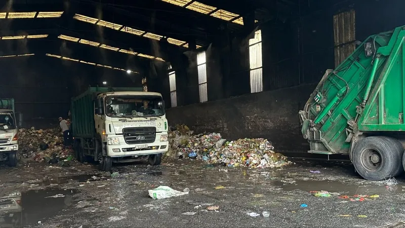 Trạm trung chuyển rác tại xã Bà Điểm, huyện Hóc Môn, TPHCM. Ảnh: Thanh Hiền