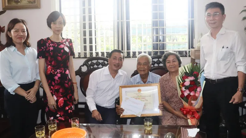 Lãnh đạo TPHCM thăm, chúc thọ người cao tuổi tại huyện Củ Chi 