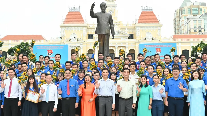 Tuyên dương 135 tập thể và cá nhân tiêu biểu làm theo lời Bác