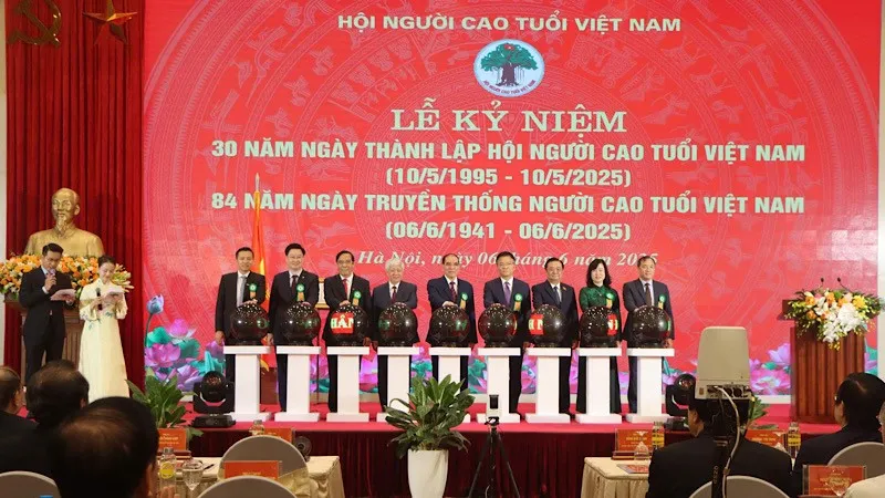 Trung ương Hội Người cao tuổi Việt Nam đón nhận Huân chương Lao động Hạng nhất