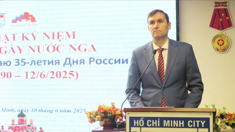 Họp mặt kỷ niệm 35 năm Quốc khánh Liên bang Nga 