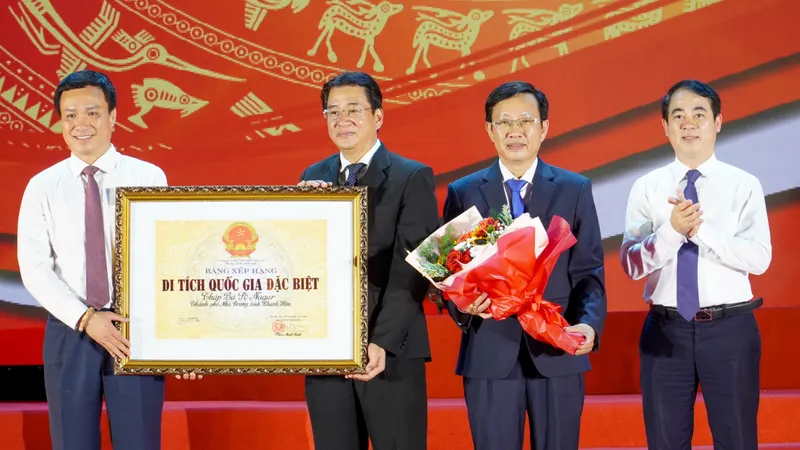 Khánh Hòa đón nhận Bằng xếp hạng Di tích quốc gia đặc biệt Tháp Bà Ponagar