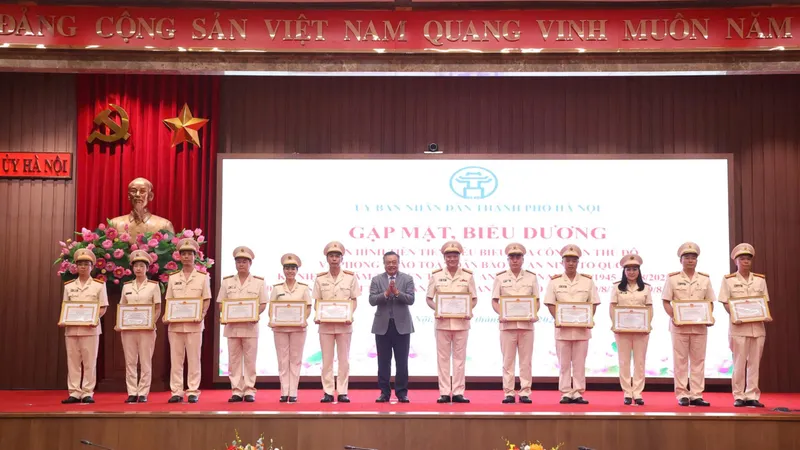 Biểu dương điển hình tiên tiến tiêu biểu của Công an Thủ đô