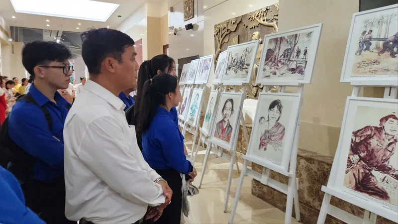 Trưng bày 78 bức ký họa gợi nhớ về ký ức chiến trường Khu V