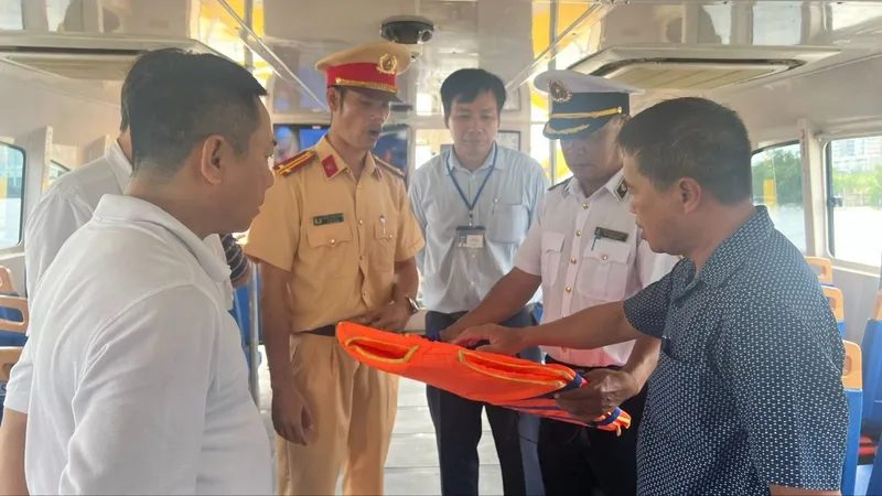 Phương tiện thủy phải tuân thủ nghiêm ngặt biện pháp bảo hộ hành khách 