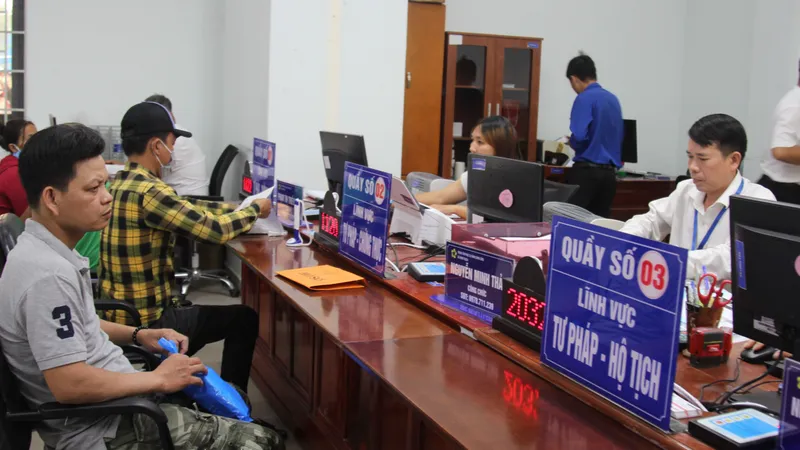 Kiến nghị ủy quyền cho phó giám đốc trung tâm phục vụ hành chính công xã ký hồ sơ chứng thực