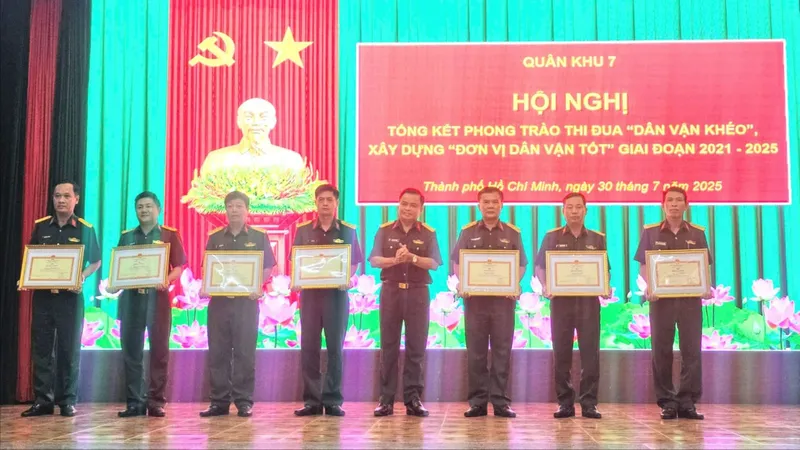 Quân khu 7 tổng kết phong trào thi đua dân vận khéo
