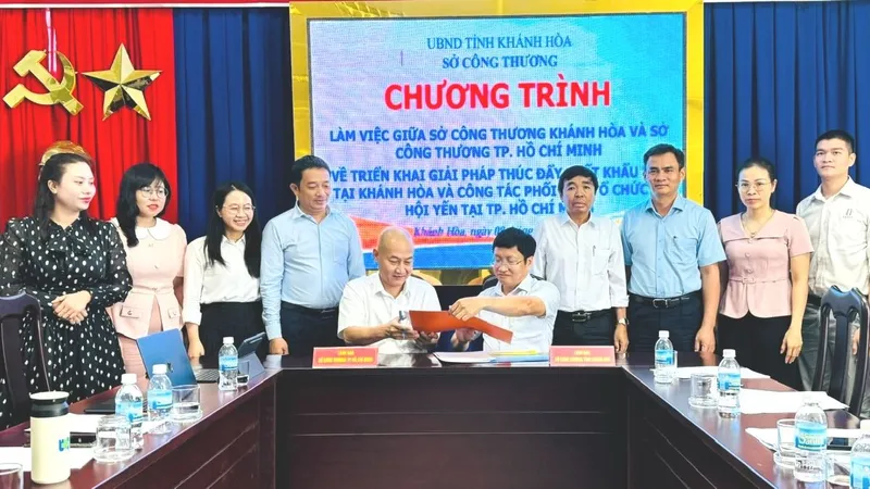 Lãnh đạo Sở Công thương TPHCM và Sở Công thương Khánh Hòa ký kết biên bản ghi nhớ hợp tác ngày 8-8
