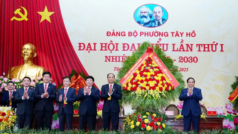 Xây dựng Đảng bộ phường Tây Hồ phát triển toàn diện, dẫn đầu Thủ đô