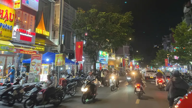 Kiện toàn nhân sự, tái lập trật tự đô thị