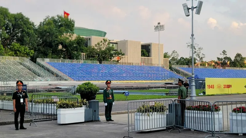 Gấp rút chỉnh trang, hoàn thiện khán đài tại Quảng trường Ba Đình cho đại lễ A80