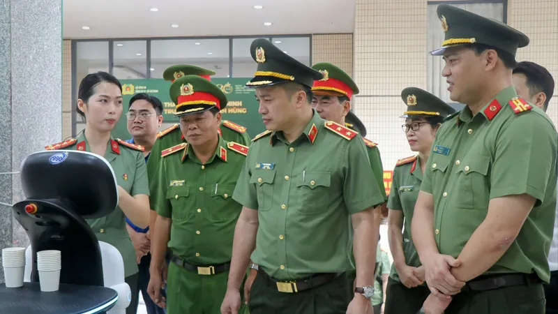 Công an TPHCM đẩy mạnh ứng dụng khoa học công nghệ, tiên phong chuyển đổi số
