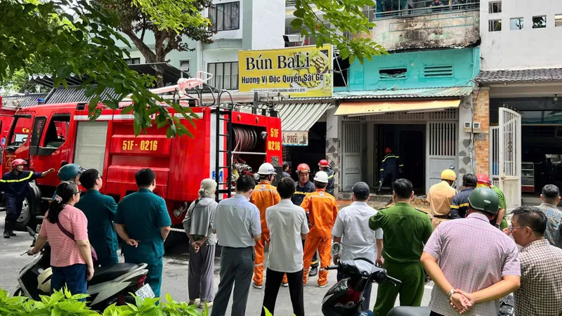 Cháy nhà ở đường Nguyễn Thượng Hiền, 3 người được cứu