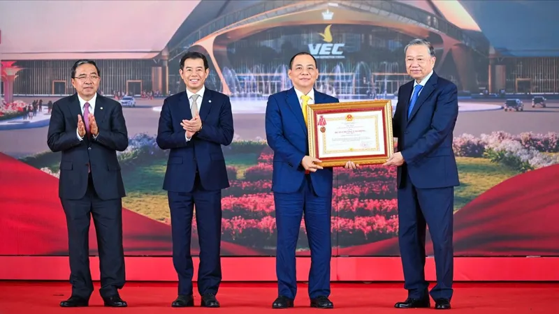 Tổng Bí thư và Thủ tướng Chính phủ dự lễ khánh thành Trung tâm Hội chợ Triển lãm Quốc gia