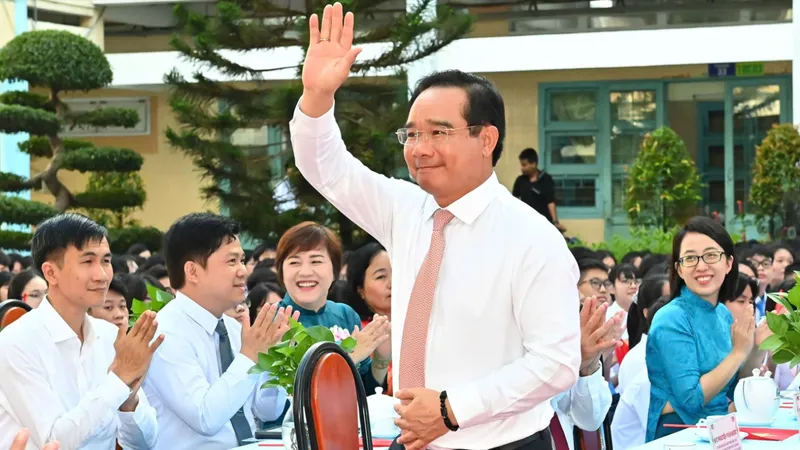 Lãnh đạo TPHCM dự lễ khai giảng năm học mới