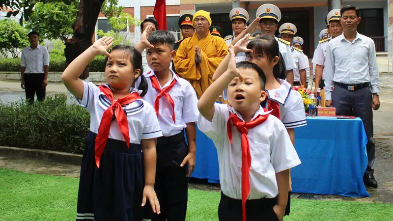 Ấm áp lễ khai giảng năm học mới trên quần đảo Trường Sa